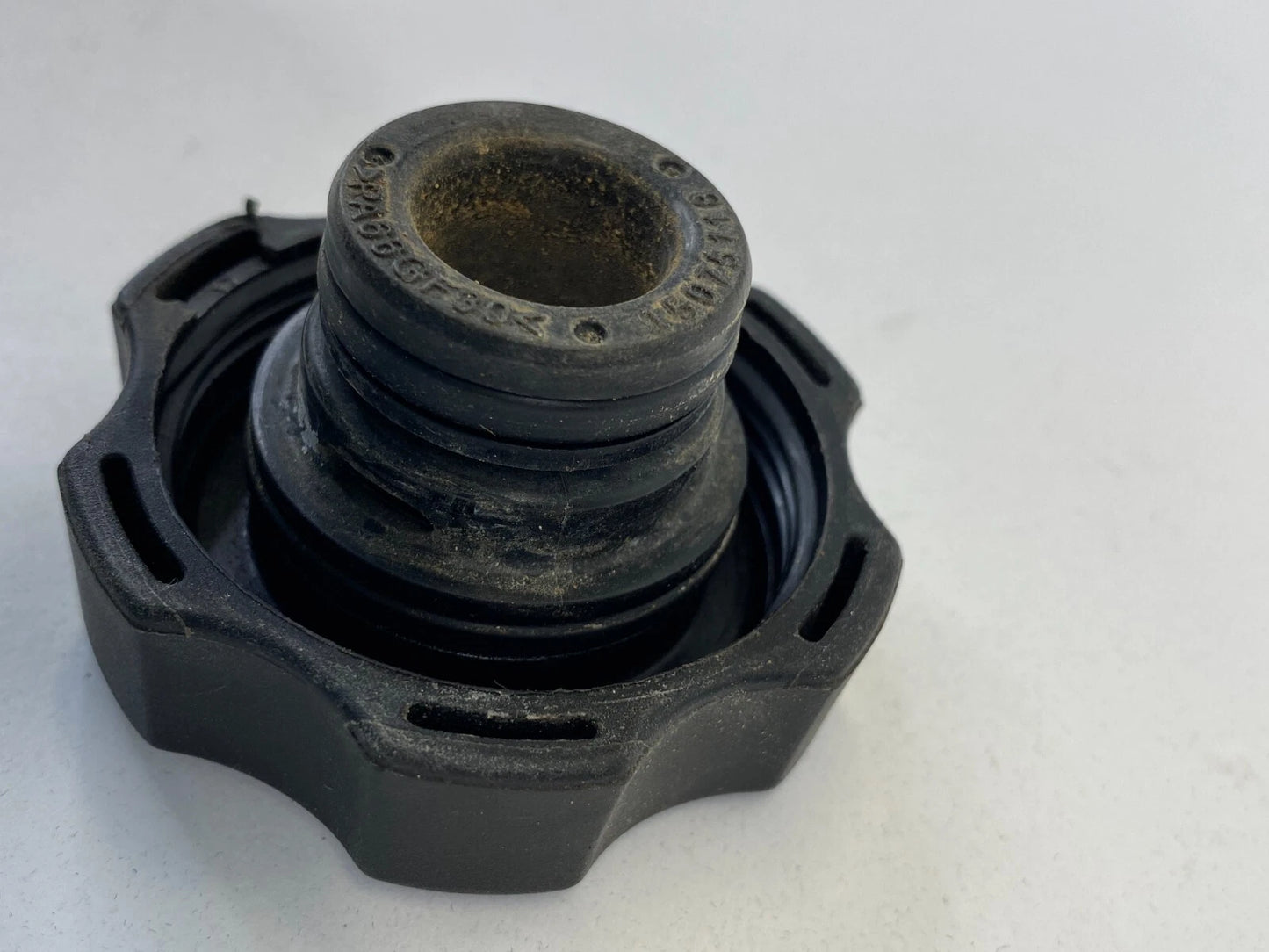 2006-2009 PONTIAC TORRENT RADIATOR COOLANT FLUID RECOVERY CAP COVER 15075118 OEM