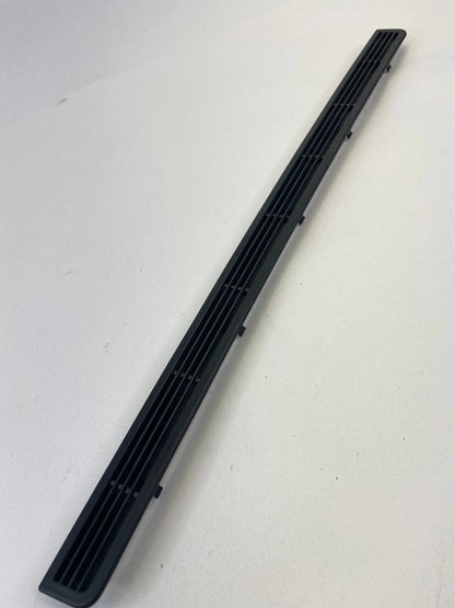 06-10 MERCEDES-BENZ R350 REAR RIGHT QUARTER PANEL TRUNK AIR VENT DEFROST TRIM