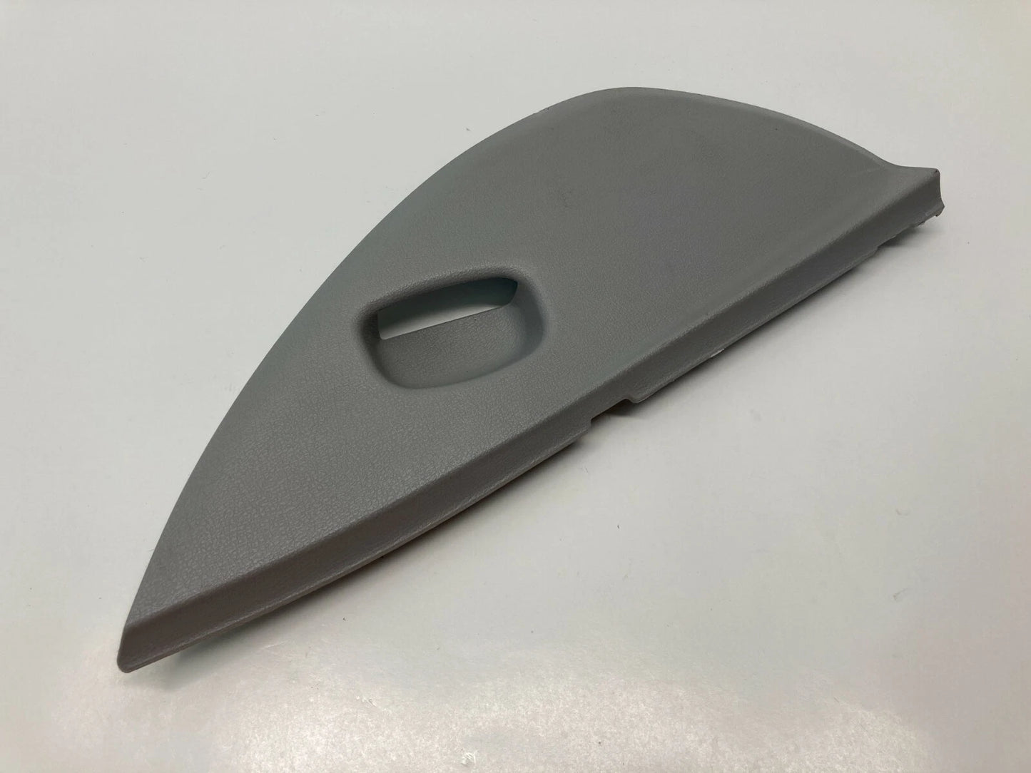 06-08 HYUNDAI SONATA RIGHT PASSENGER SIDE DASH END CAP TRIM COVER 847673K100 OEM
