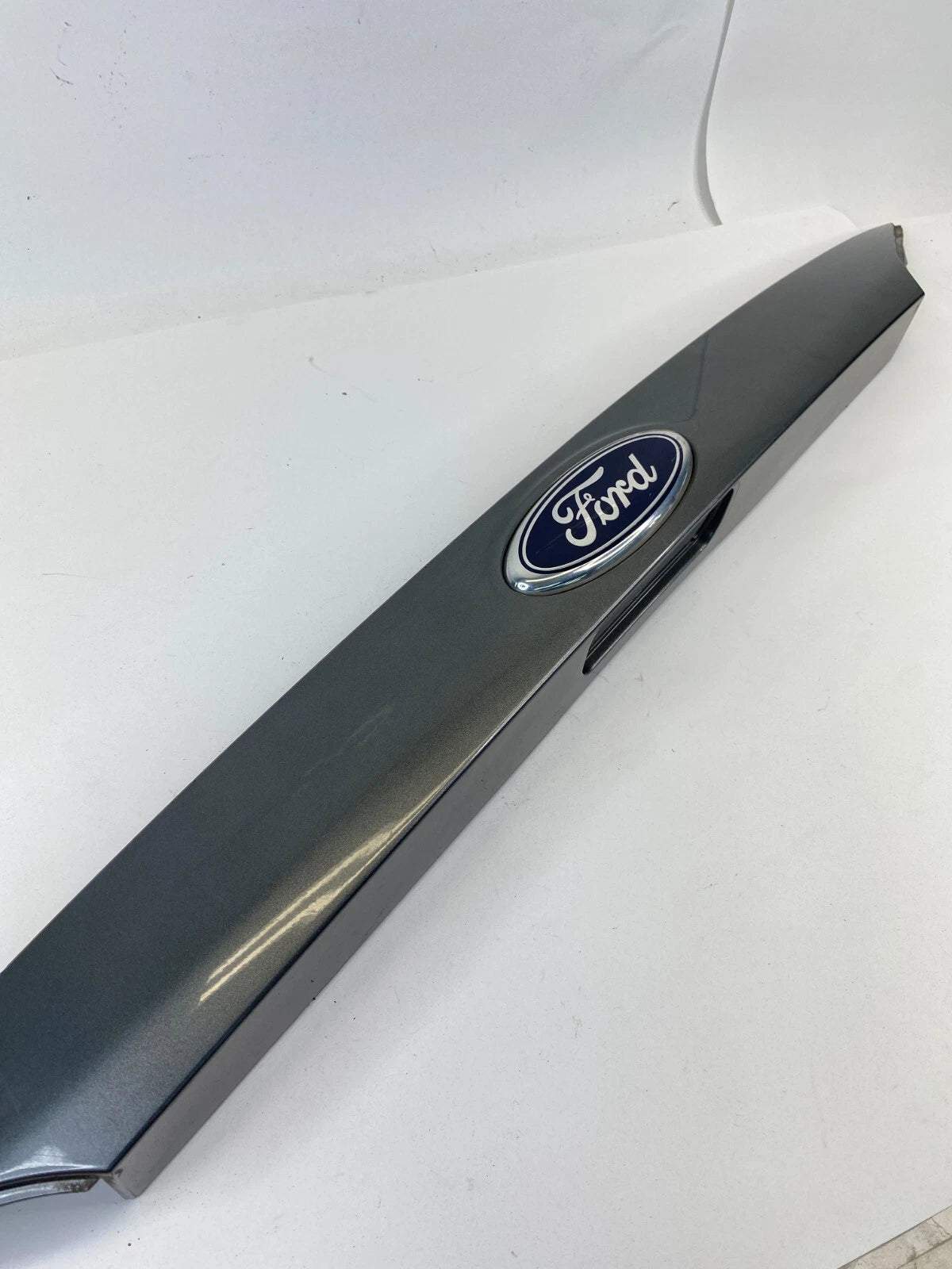 12-14 FORD FOCUS SEDAN TRUNK DECK LID MOLDING FINISH PANEL EMBLEM HANDLE GREY