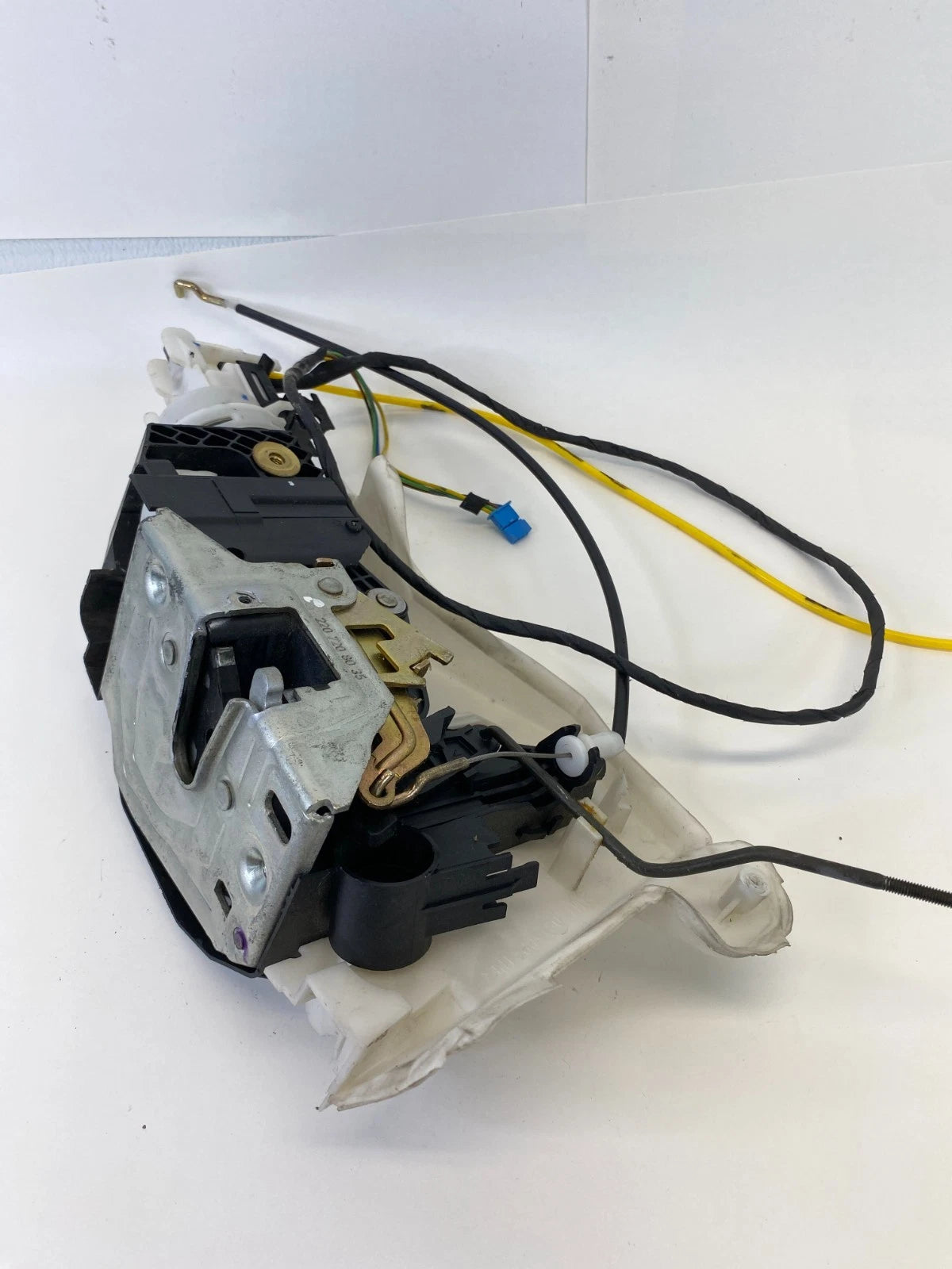 2000-2006 MERCEDES W220 S430 FRONT RIGHT DOOR LATCH ACTUATOR OEM 2207208035