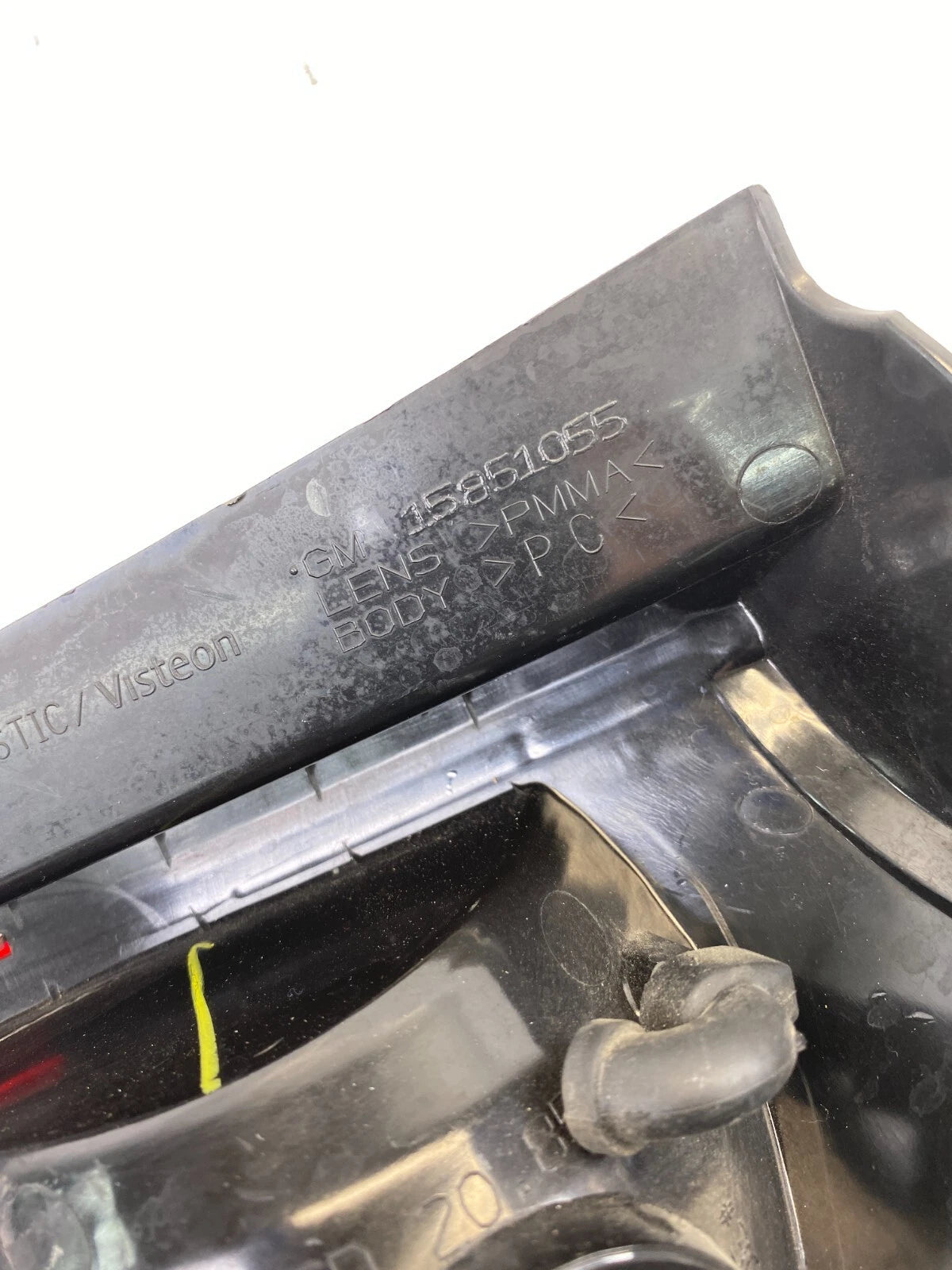 02-07 SATURN VUE REAR LEFT DRIVER SIDE TAIL LIGHT TAILLIGHT TAILLAMP 15851055