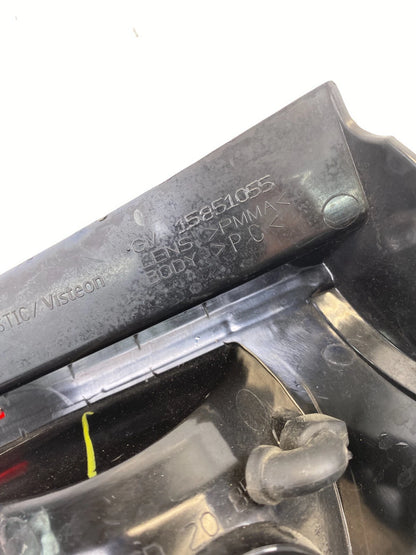 02-07 SATURN VUE REAR LEFT DRIVER SIDE TAIL LIGHT TAILLIGHT TAILLAMP 15851055