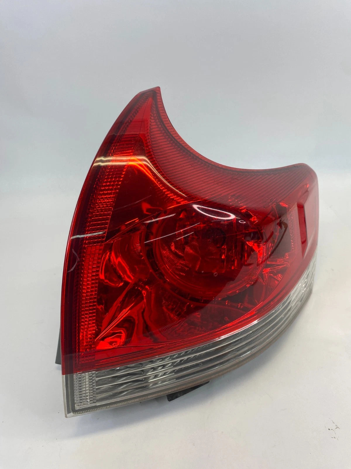 2009-2012 TOYOTA VENZA REAR RIGHT BACK SIDE OUTER TAILLIGHT TAIL LIGHT LAMP OEM