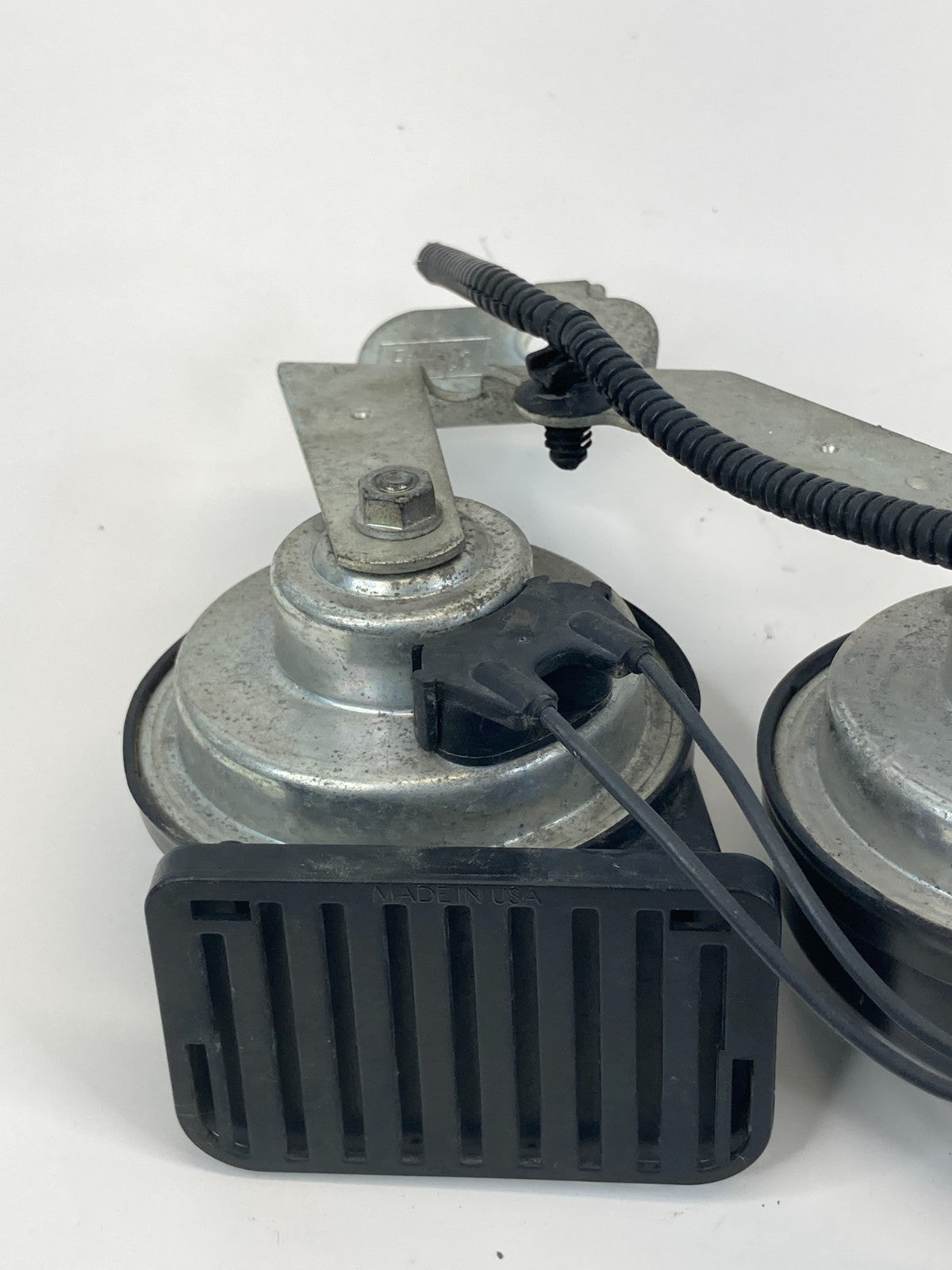 2013-2016 Ford Escape Low & High Horn Note Tone Pitch Alarm Signal E30055306 OEM