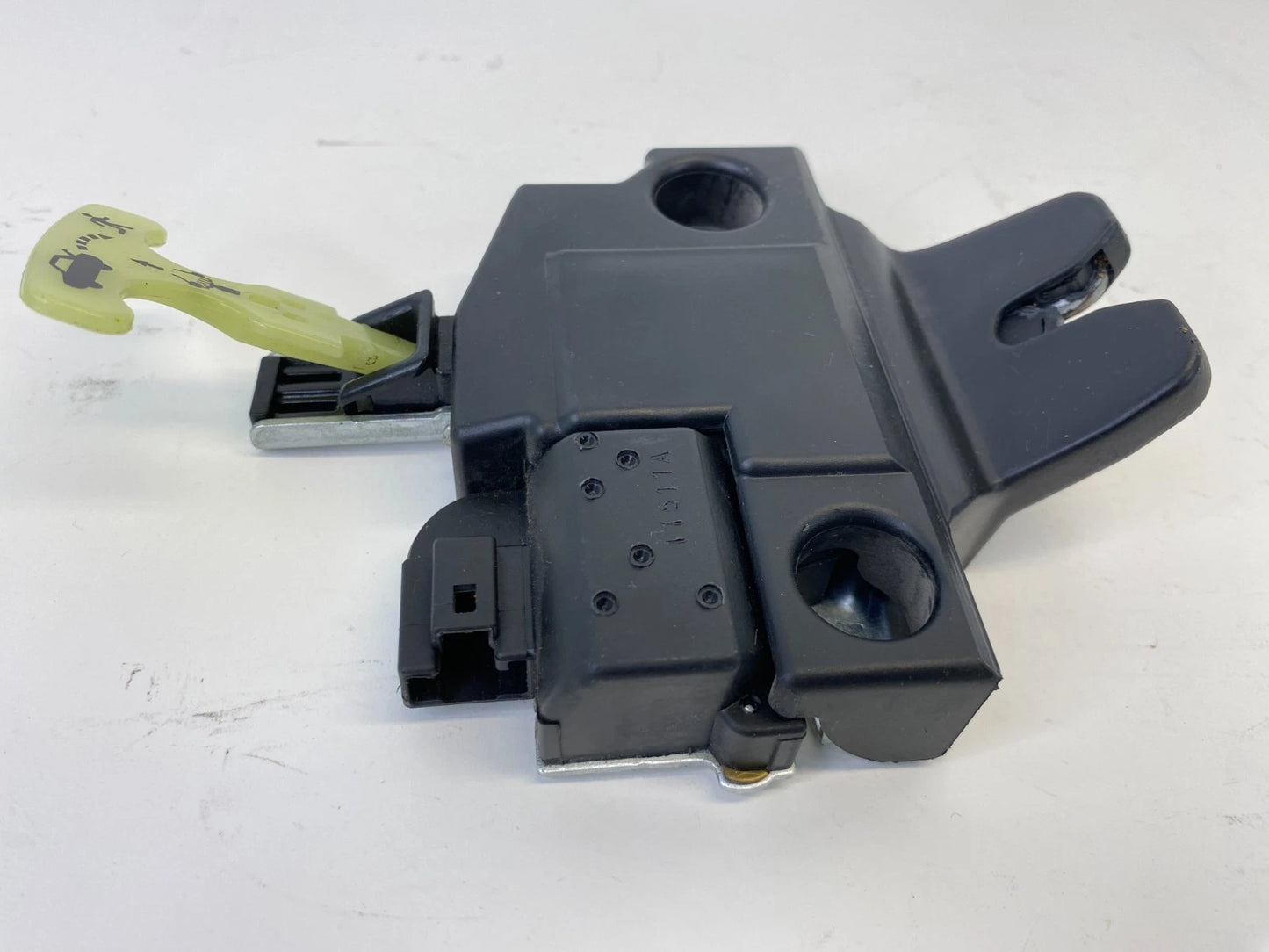 2010-2013 SUZUKI KIZASHI REAR TRUNK LID LOCK LATCH ACTUATOR ASSEMBLY OEM