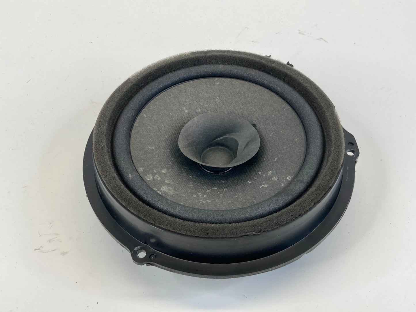 2013-2019 FORD ESCAPE REAR RIGHT DOOR SOUND SYSTEM SPEAKER 8A6T-18808-CC OEM