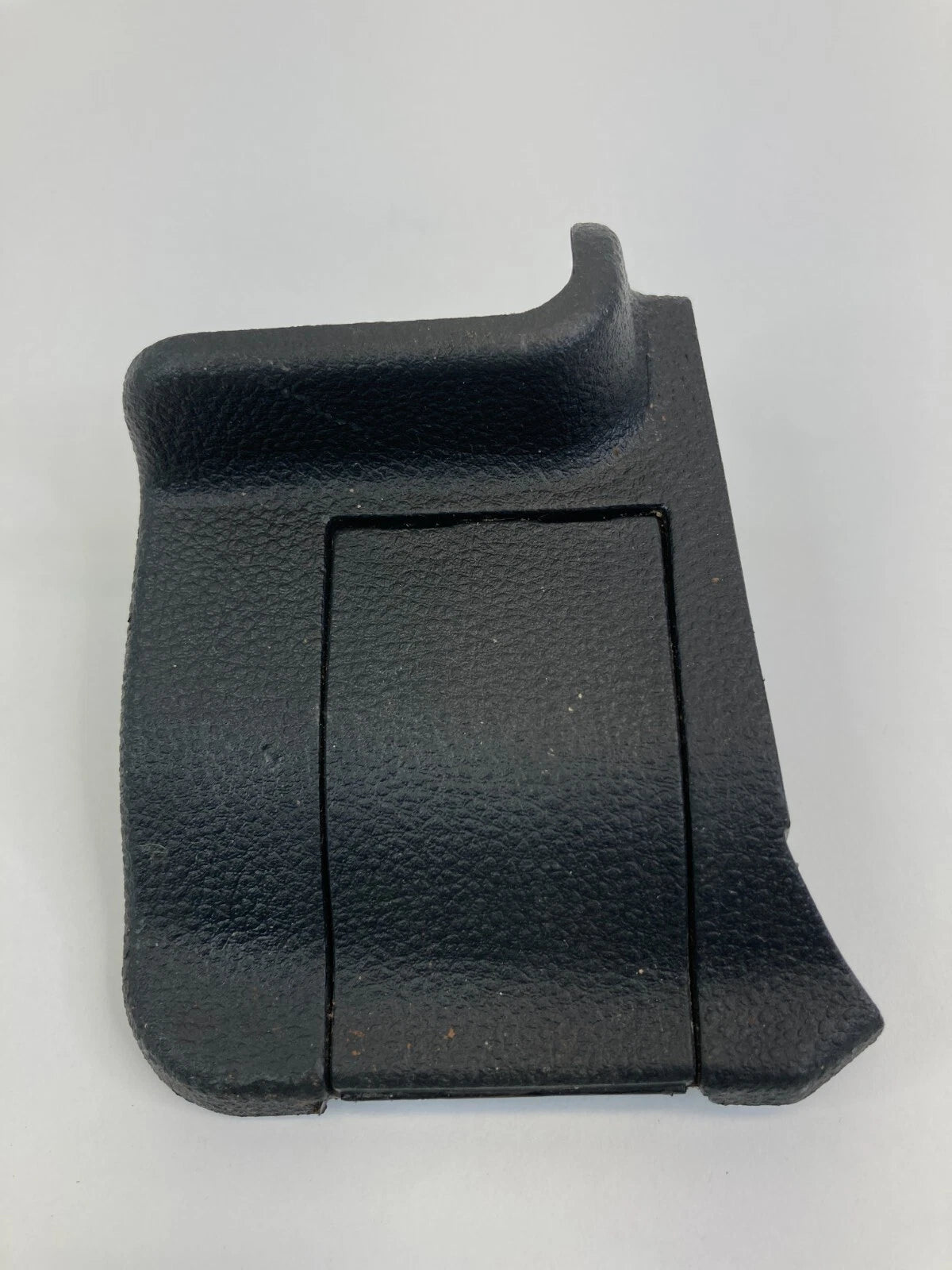 2010-2017 CHEVROLET CHEVY EQUINOX LOWER LEFT SIDE FLOOR BOLT COVER CAP TRIM OEM