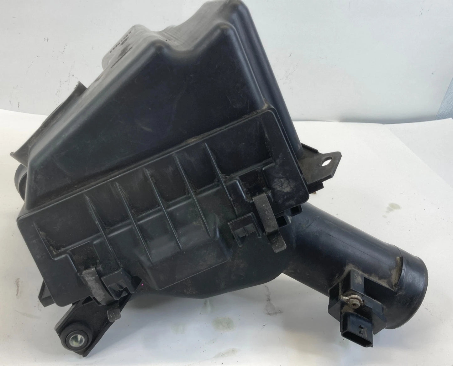 2007 2008 INFINITI G35 SEDAN DRIVER LEFT AIR INTAKE CLEANER BOX FILTER HOUSING