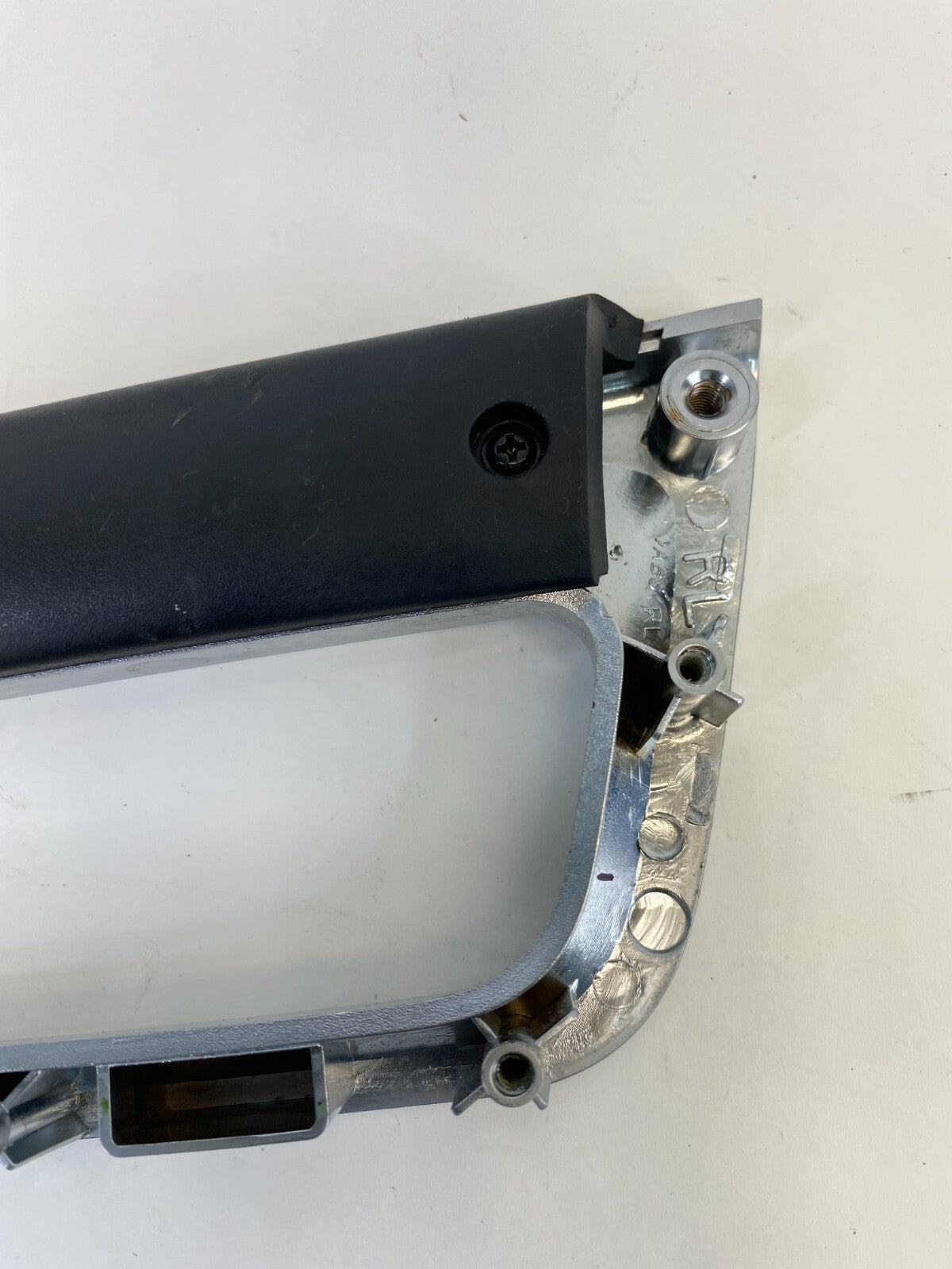 2008 2009 2010 Saturn Vue Rear Left Side Interior Door Pull Handle Trim Bezel