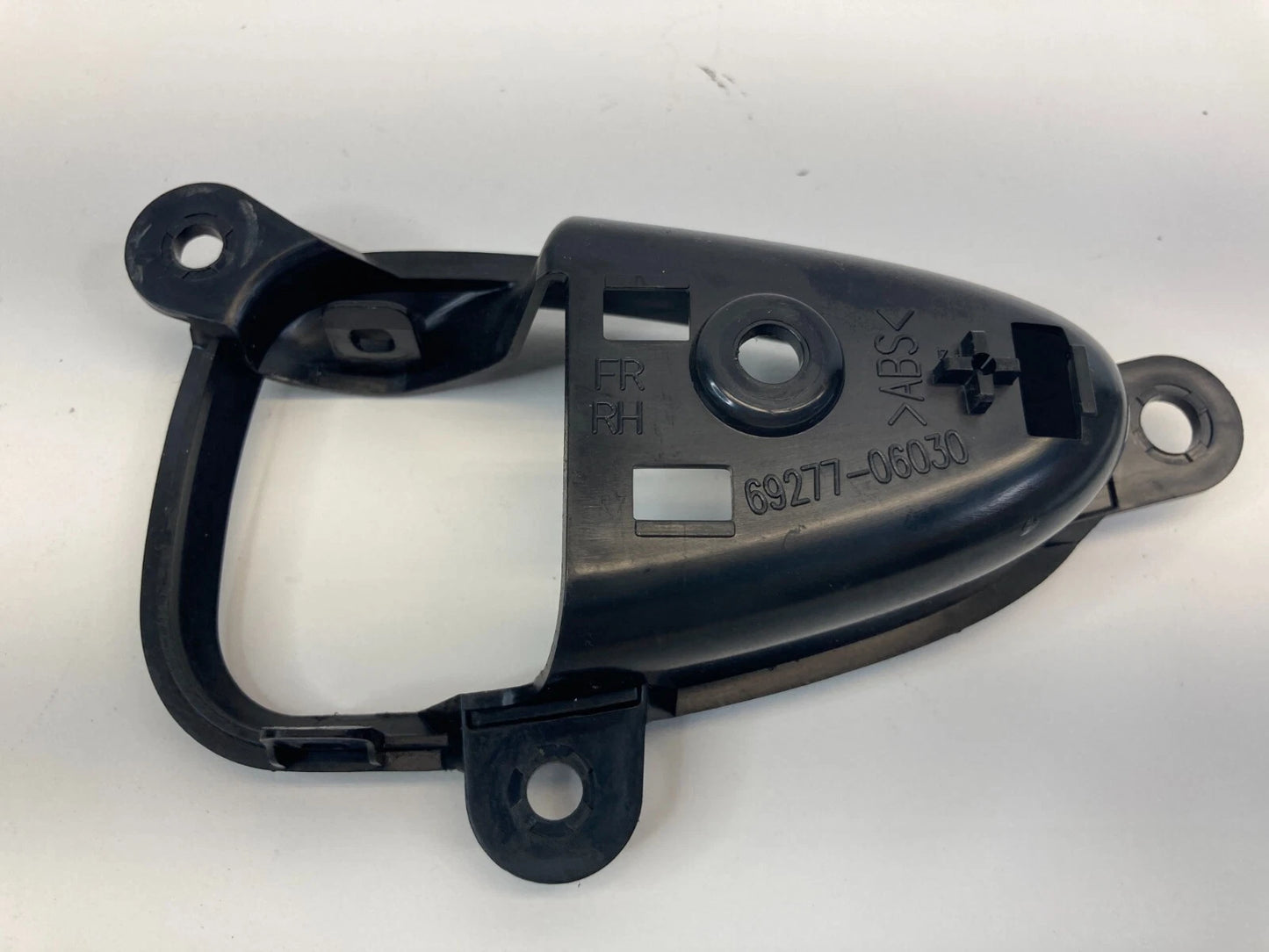 07-11 TOYOTA CAMRY FRONT RIGHT SIDE INNER DOOR HANDLE COVER BEZEL 69277-06030
