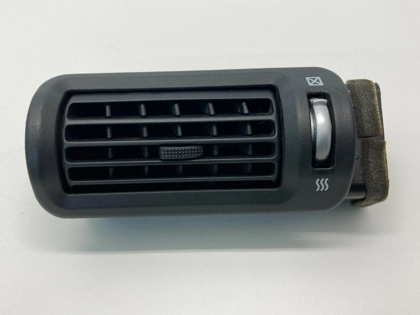 07-12 HYUNDAI VERACRUZ 07-09 SANTA FE REAR PILLAR RIGHT AC AIR VENT U04467-3800