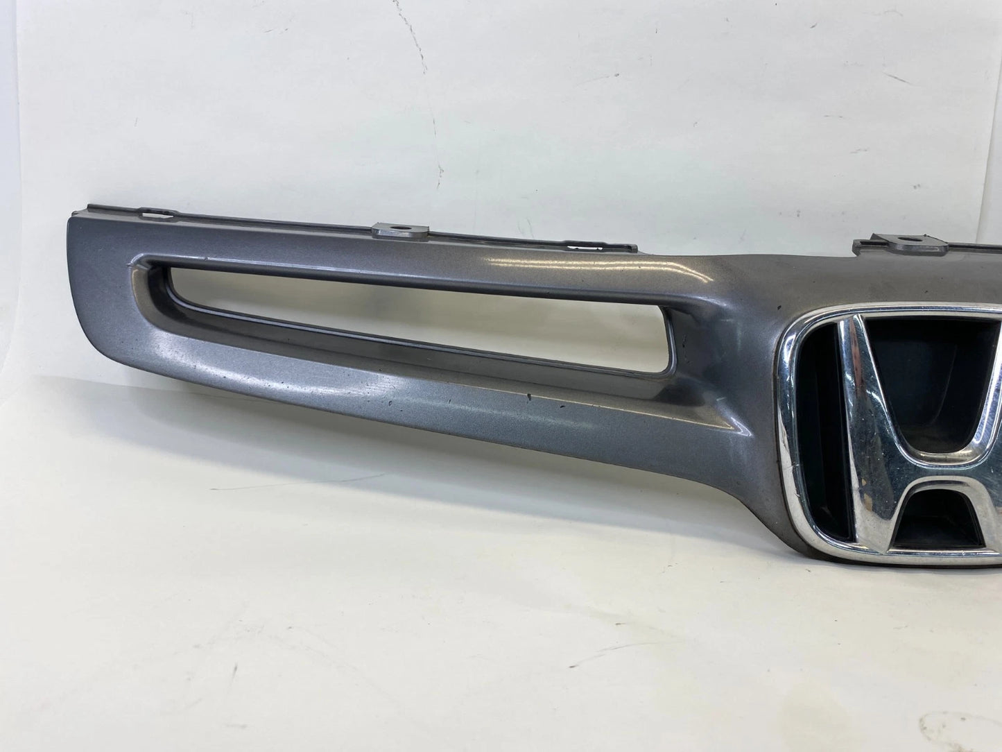 03-05 HONDA ACCORD FRONT UPPER BUMPER GRILL GRILLE W/ EMBLEM 71120-SDA OEM