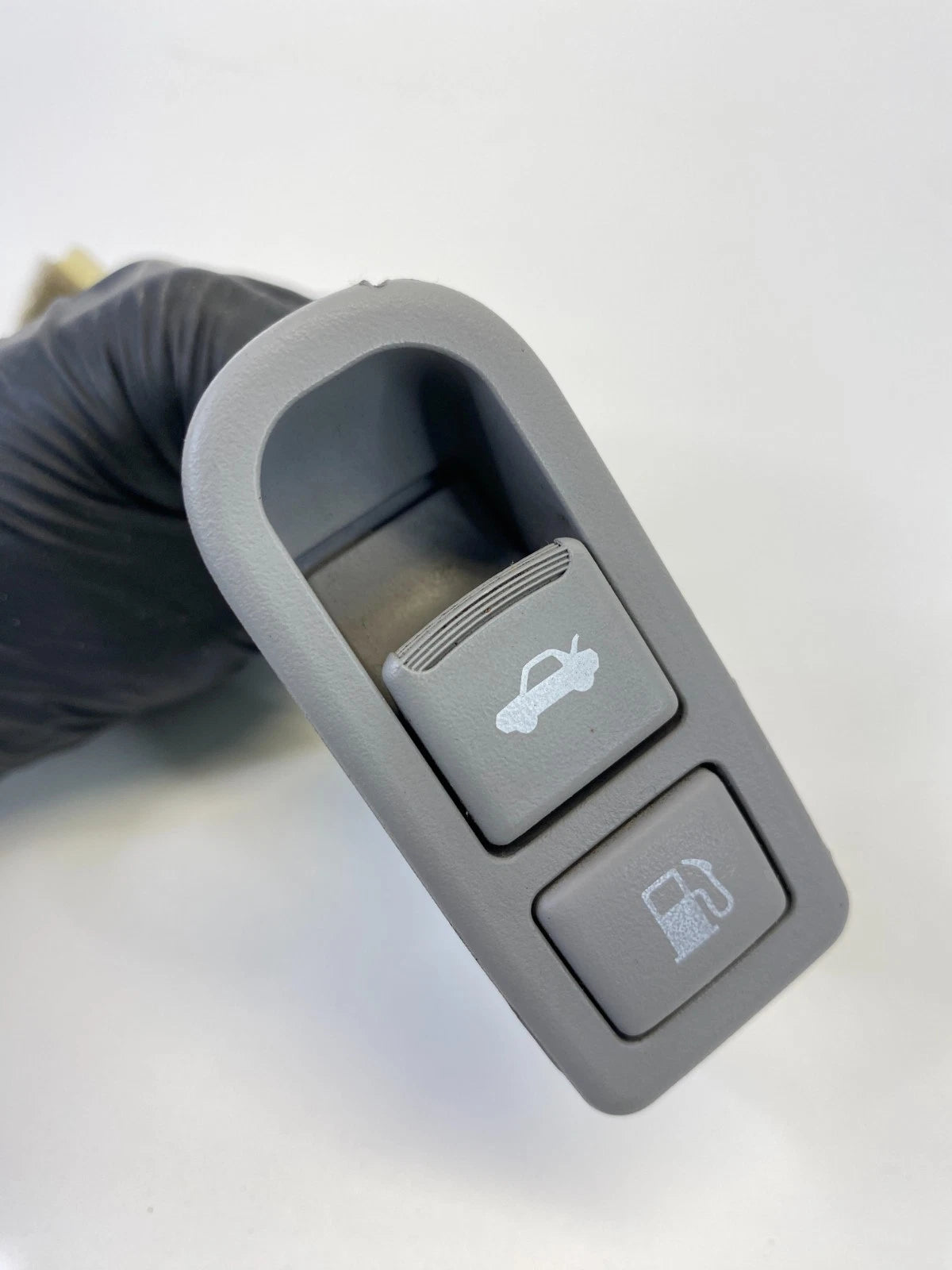 2003-2006 KIA OPTIMA FUEL DOOR TRUNK RELEASE SWITCH W/ BEZEL 93555-3K000 OEM