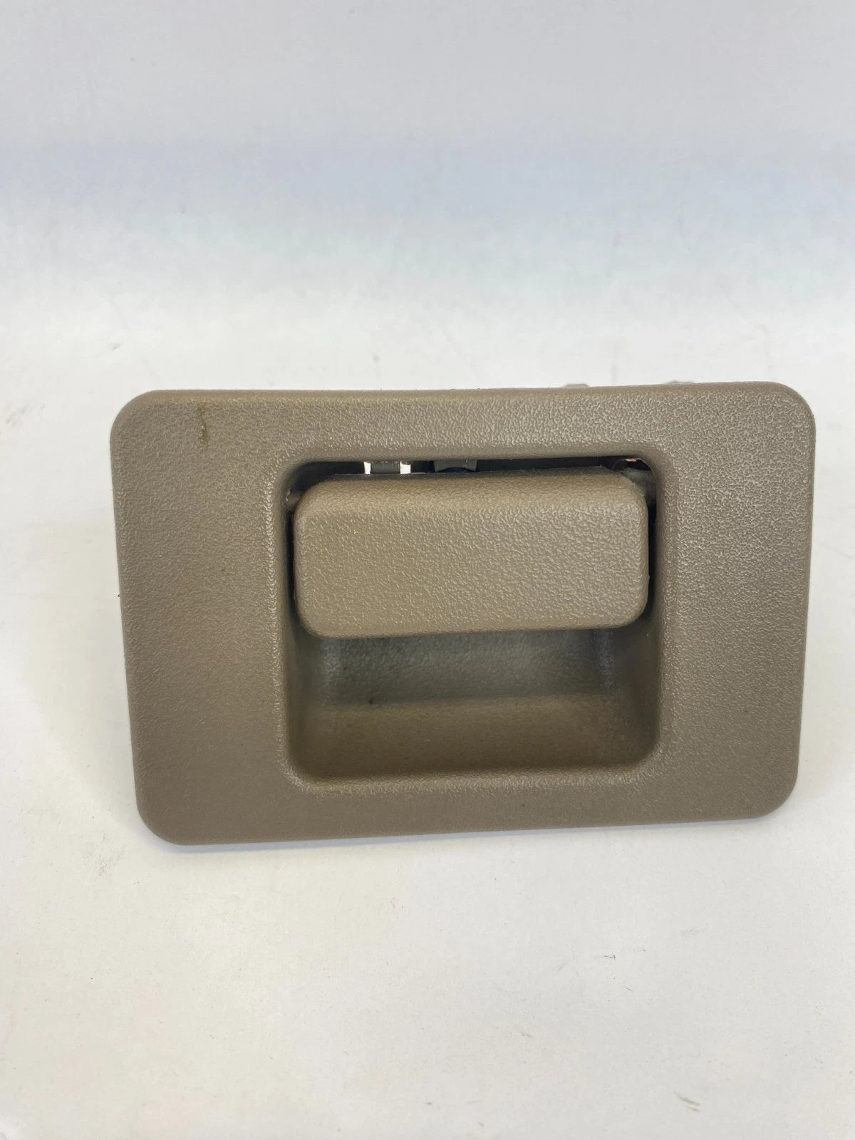 2002-2005 FORD EXPLORER MOUNTAINEER GLOVE BOX DOOR HANDLE LATCH YL2A1006004AAW