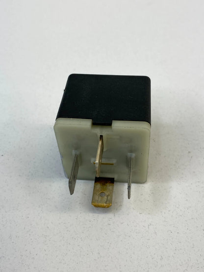 1998-2010 VOLKSWAGEN NEW BEETLE HATCHBACK MULTIPURPOSE RELAY 141951253B OEM