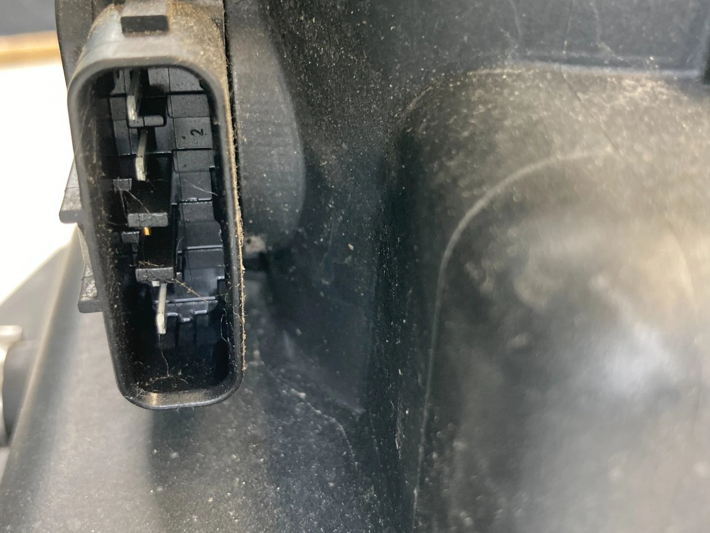 04-10 VOLVO S40 05-10 V50 2.4L AIR INTAKE CLEANER FILTER BOX ASSY 30677194 OEM