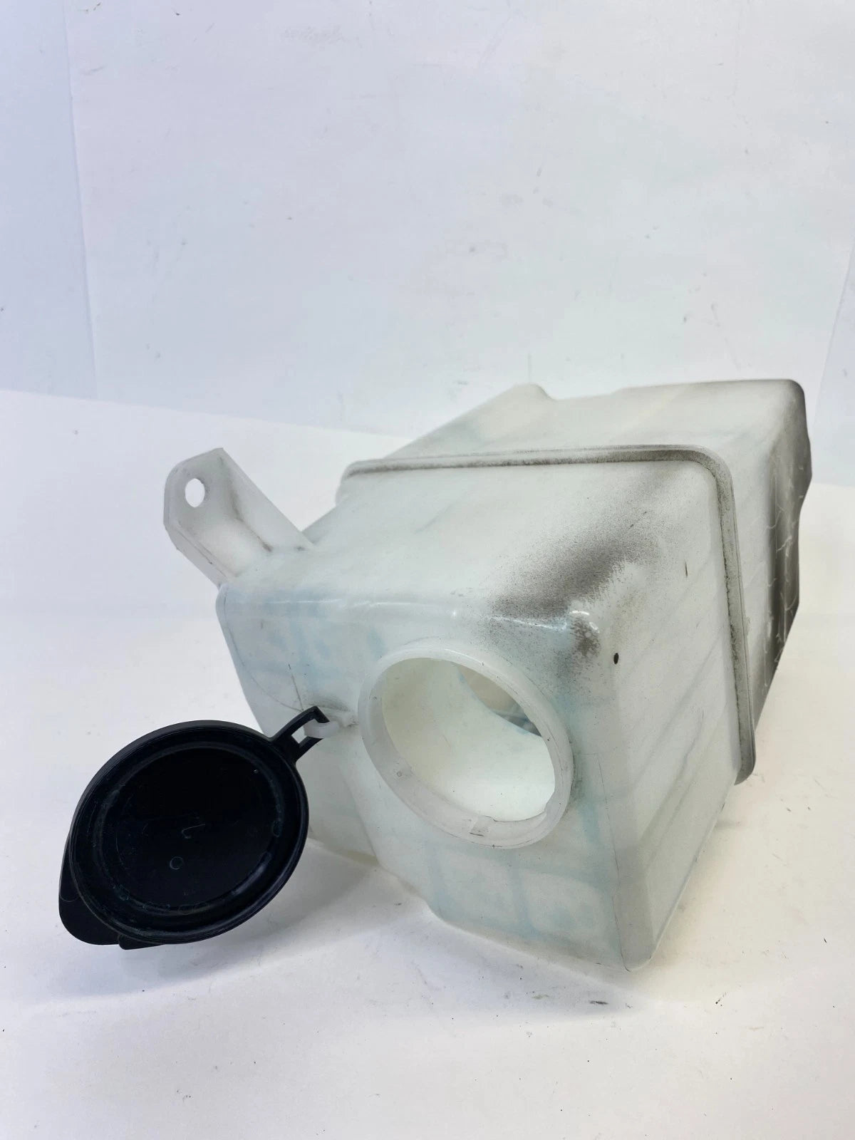 2005-2016 TOYOTA TACOMA WINDSHIELD WASHER RESERVOIR BOTTLE TANK 85330-AE010 OEM