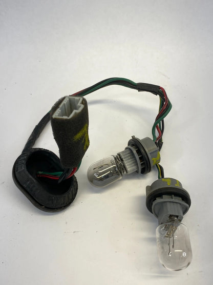 1999-2004 HONDA ODYSSEY DRIVER LEFT TAIL LIGHT WIRING HARNESS SOCKET OEM