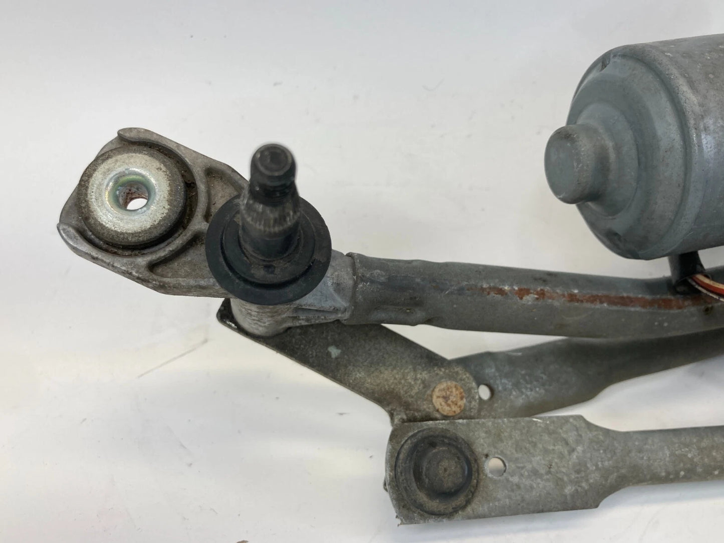 05-11 AUDI A6 FRONT WINDSHIELD WIPER TRANSMISSION MOTOR W/LINKAGE 4F1955119 OEM