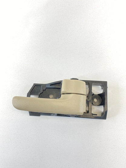 2001-2007 TOYOTA HIGHLANDER FRONT RIGHT PASSENGER INTERIOR DOOR HANDLE OEM