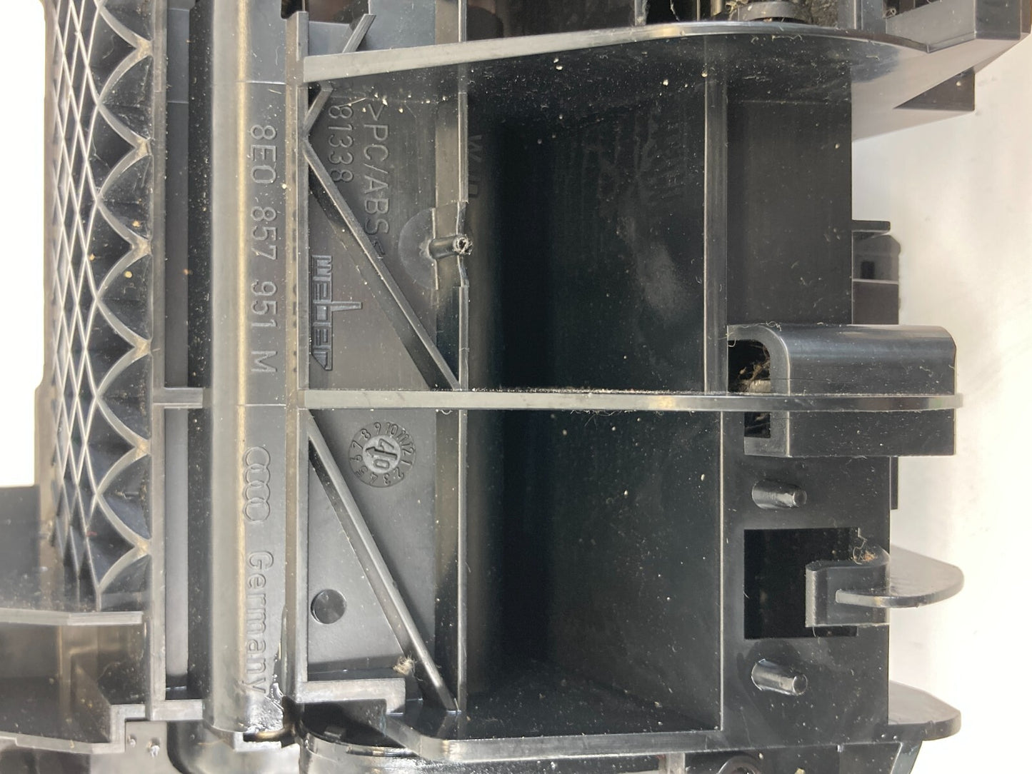 2005-2009 Audi A4 05-09 S4 Front Center Console Storage Ashtray w/Lighter OEM