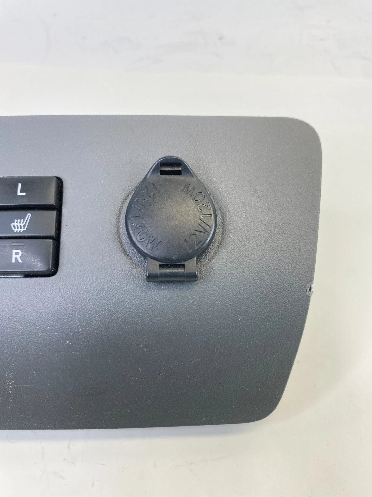 2010 2011 TOYOTA PRIUS CENTER CONSOLE TRIM HEATER SEAT WARMER SWITH POWER OUTLET