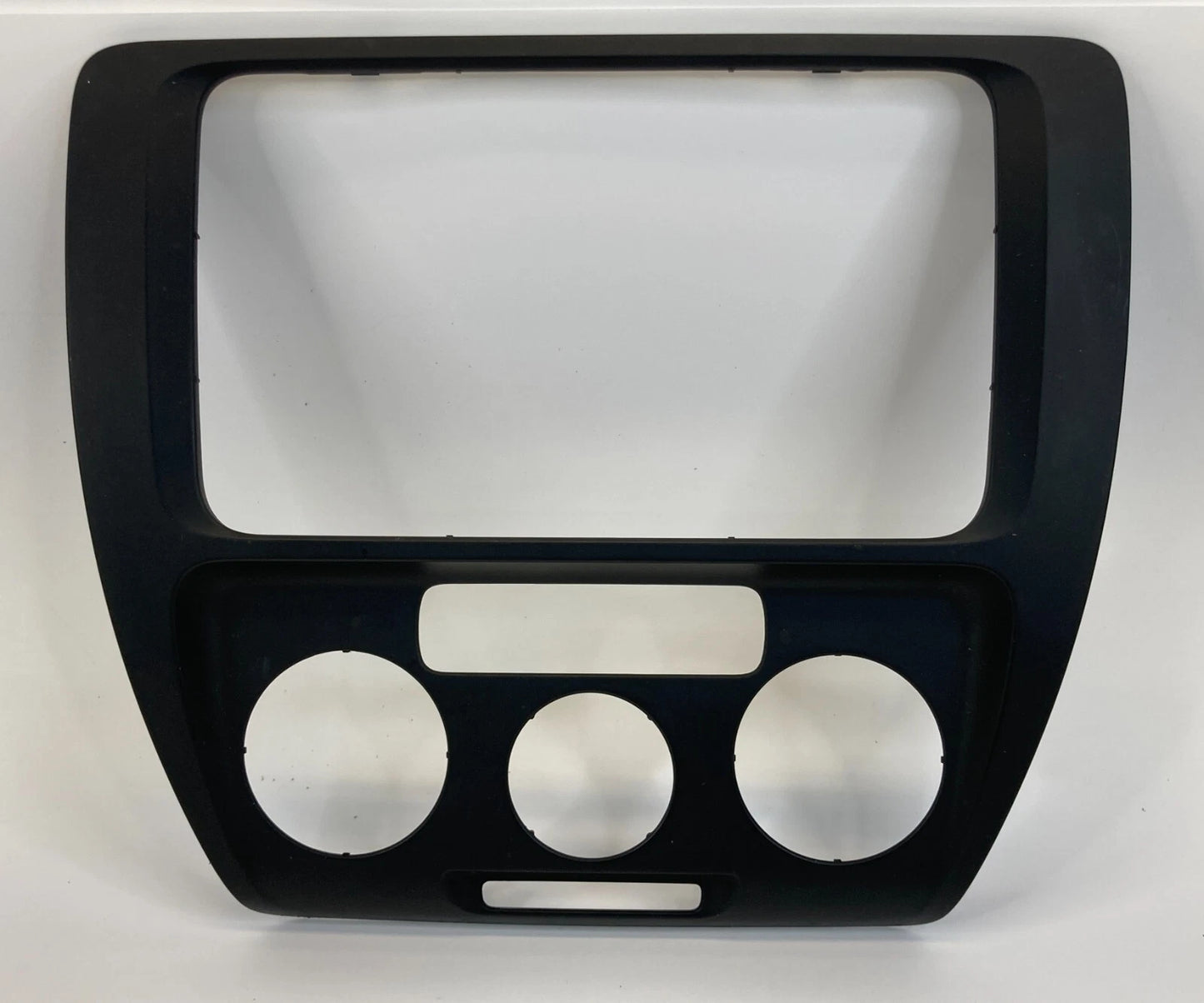 11-14 VOLKSWAGEN JETTA SEDAN DASH RADIO CLIMATE CONTROL BEZEL 5C6-858-071 OEM