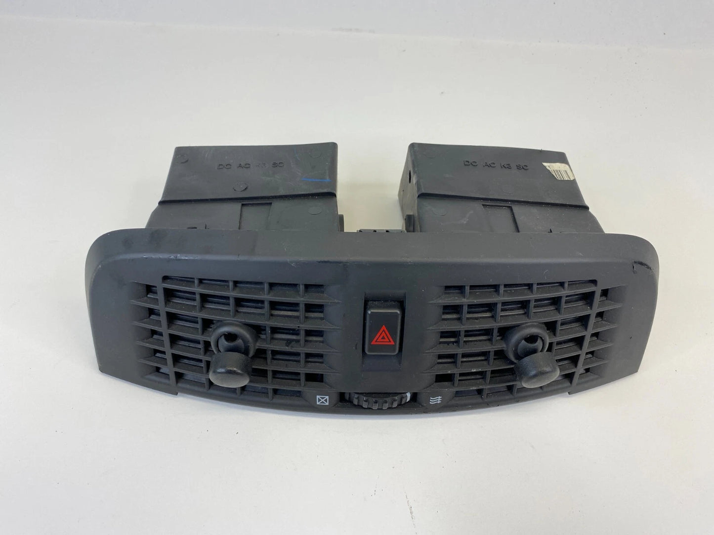 2004-2006 CADILLAC SRX SUV CENTER DASH AC A/C HEATER AIR VENT GRILLE 25703804