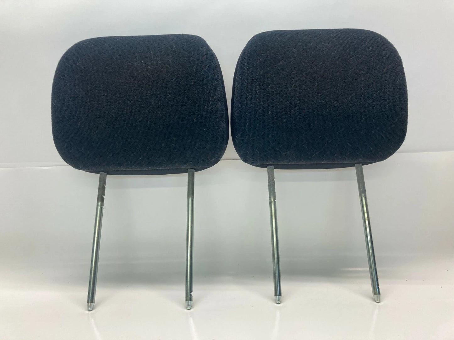 2001-2007 TOWN & COUNTRY FRONT SEAT HEADREST PAIR HEAD REST SET RIGHT & LEFT OEM