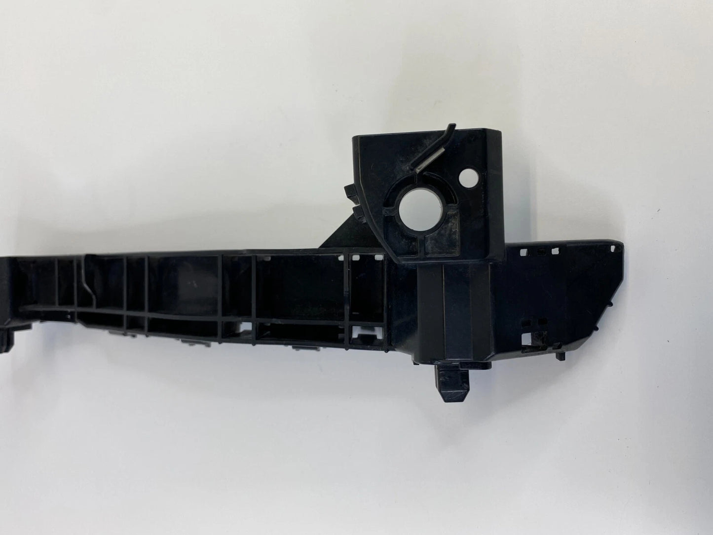 2009-2013 SUBARU FORESTER FRONT BUMPER RIGHT SIDE RETAINER BRACKET MOUNT OEM