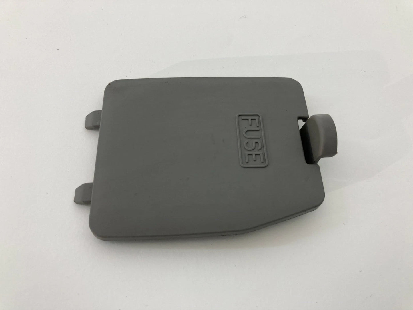 2007 2008 HYUNDAI ENTOURAGE FUSE BOX DOOR COVER TRIM PANEL BEZEL OEM