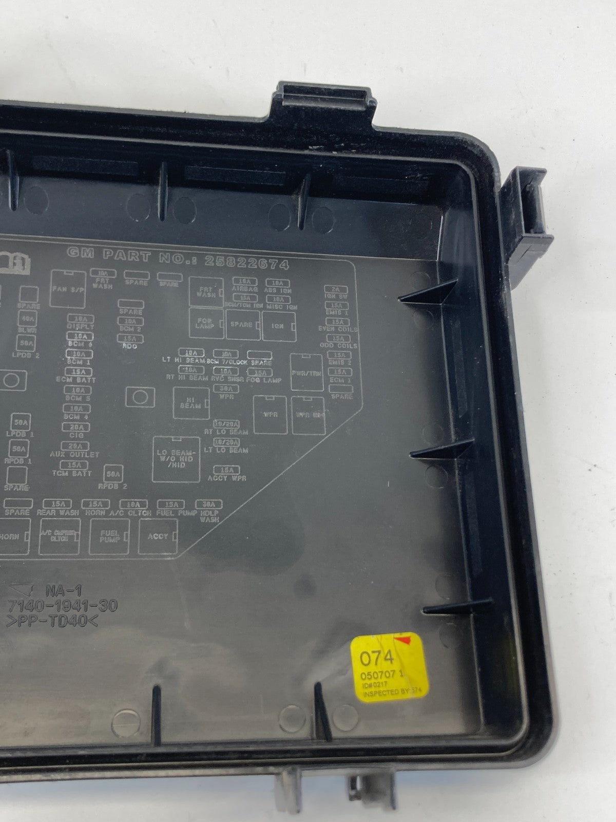 2007 2008 2009 Cadillac SRX Engine Compartment Fuse Box Cap Cover Lid OEM