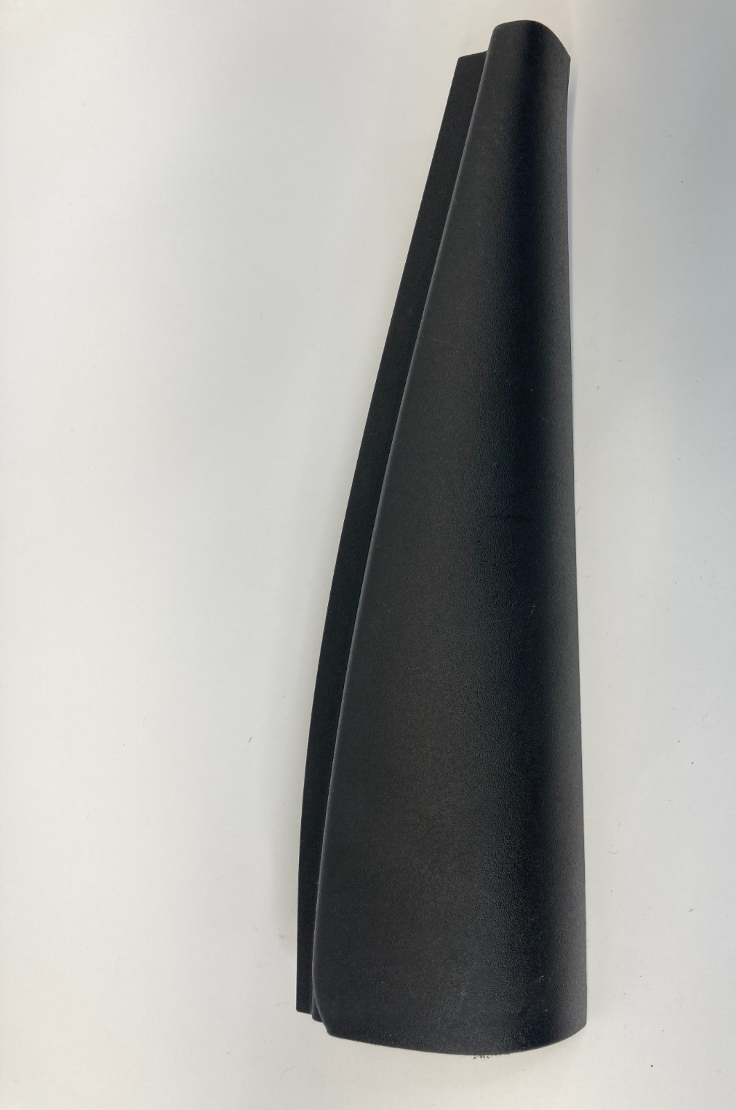 2009-2012 Chevrolet Traverse Rear Left Door Inner Corner Cover Frame 25852794