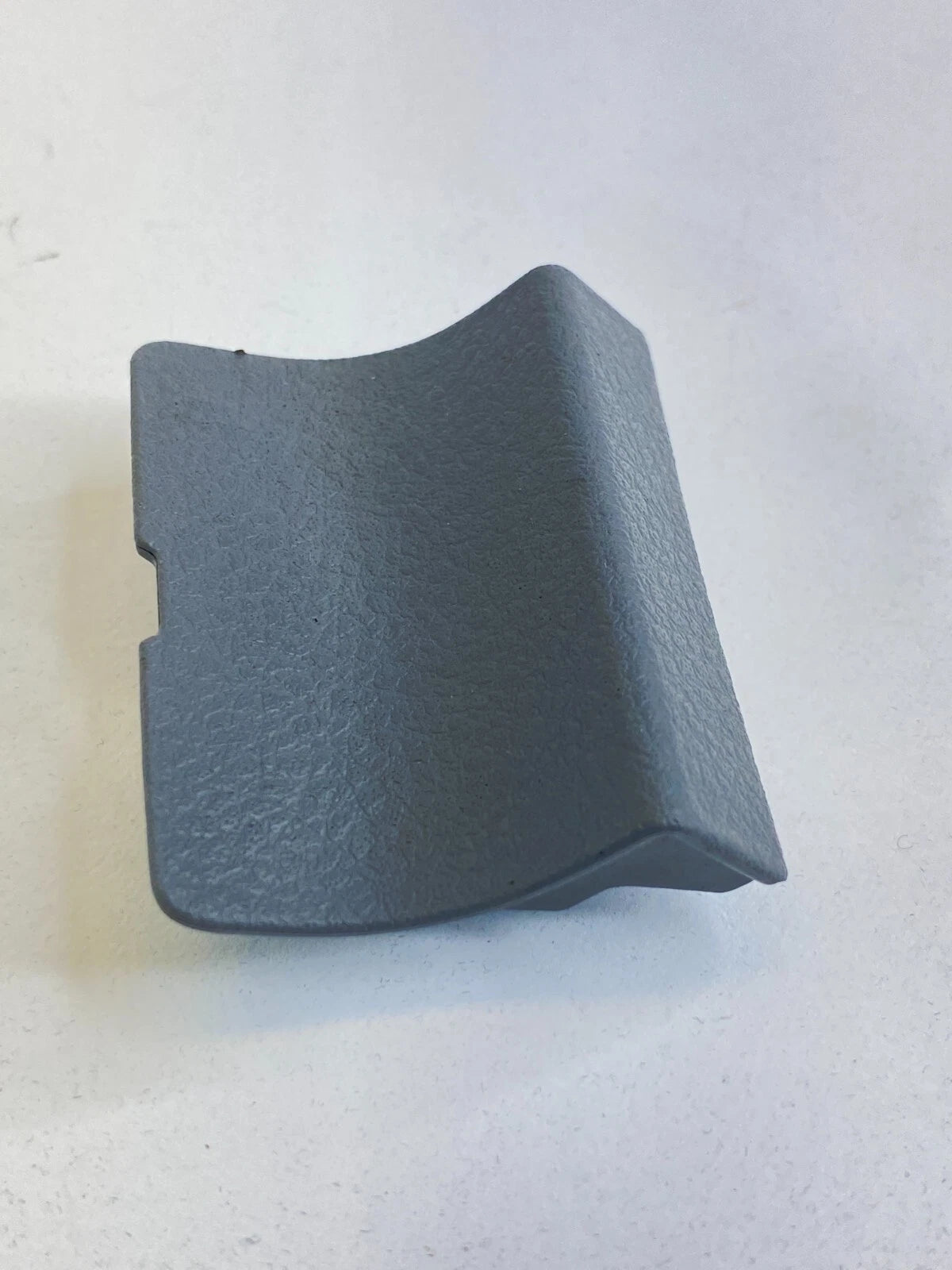 2009 2010 PONTIAC VIBE RIGHT SEAT CHILD RESTRAINT TETHER ANCHOR COVER TRIM