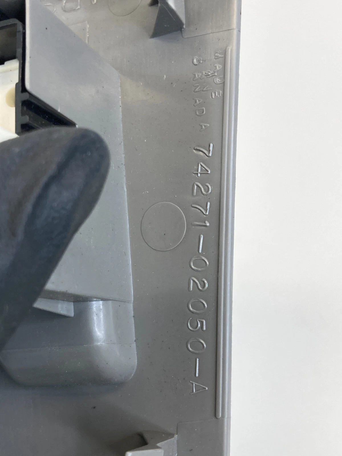 03-08 TOYOTA COROLLA REAR RIGHT DOOR WINDOW SWITCH W/BEZEL 7427102050A OEM