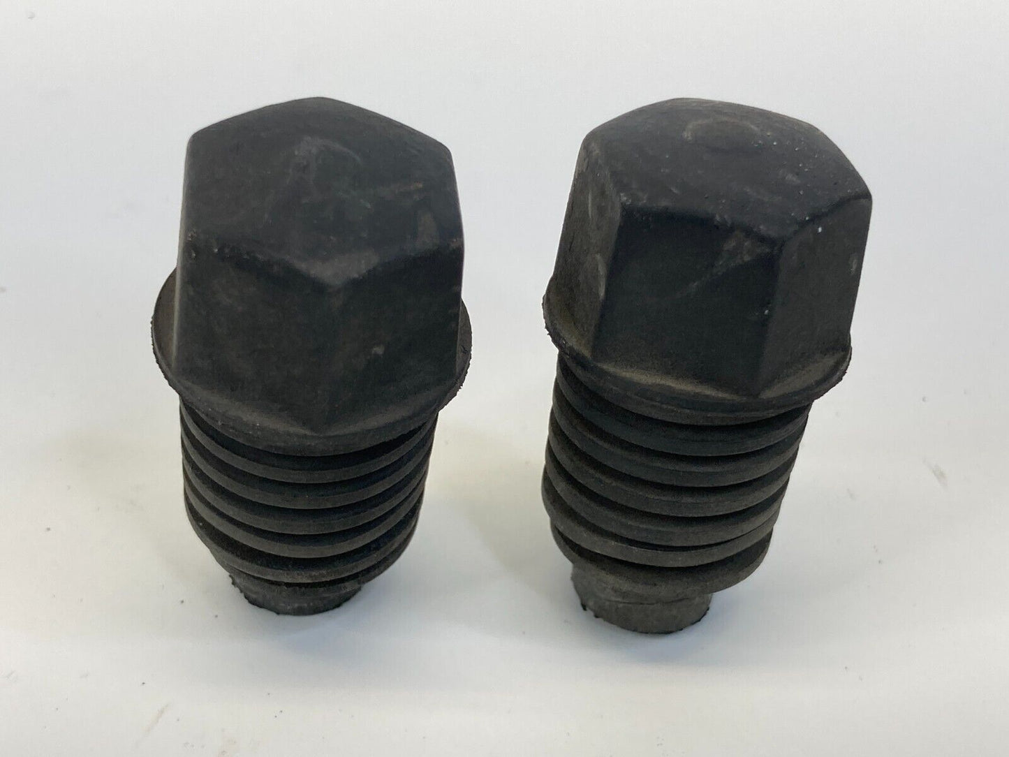 2006 2007 Saturn Vue Front Hood Rubber Stopper Adjuster Cushion Pair Set