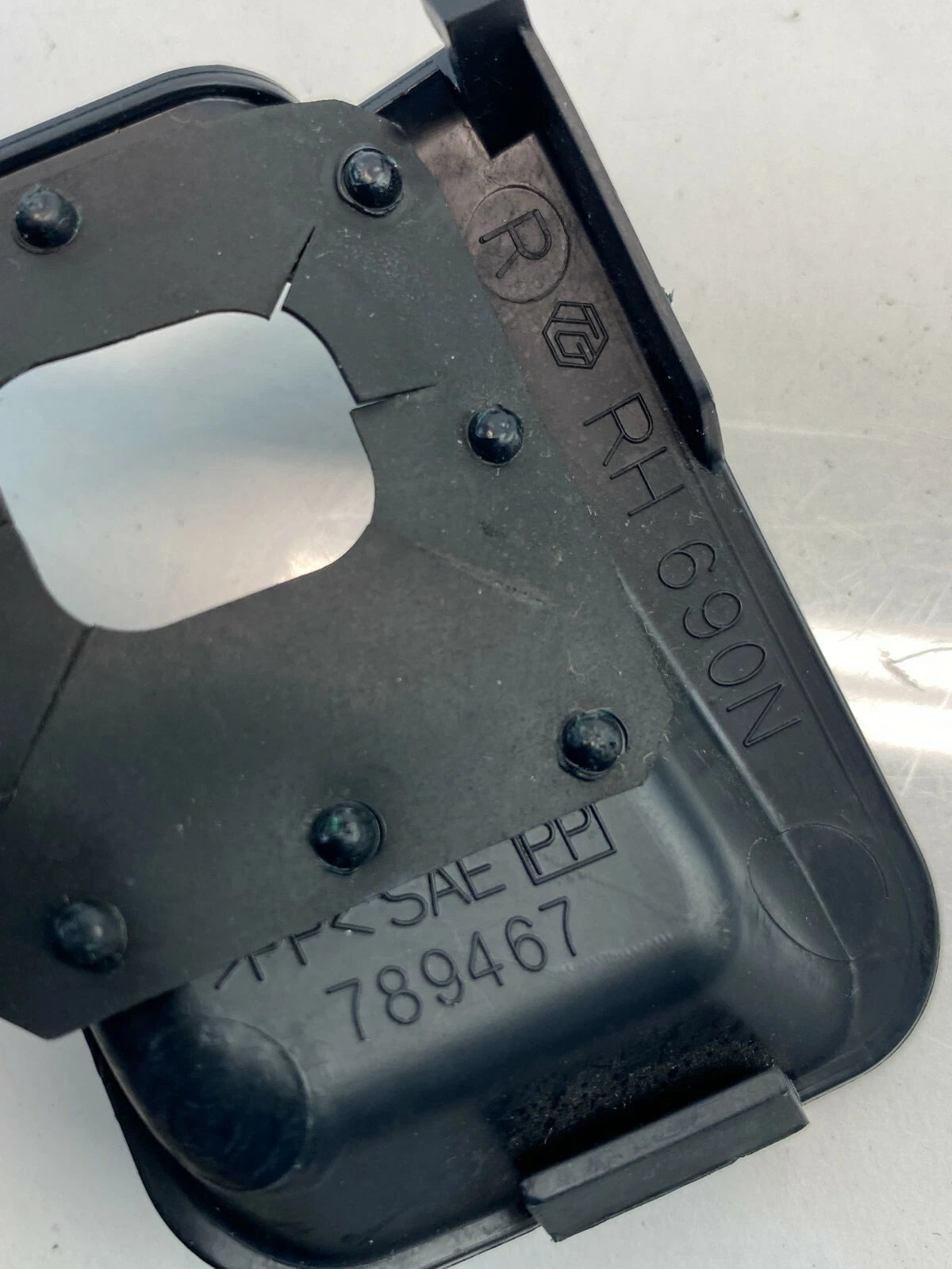 2004-2009 TOYOTA PRIUS STEERING WHEEL CRUISE CONTROL SWITCH COVER TRIM BEZEL OEM