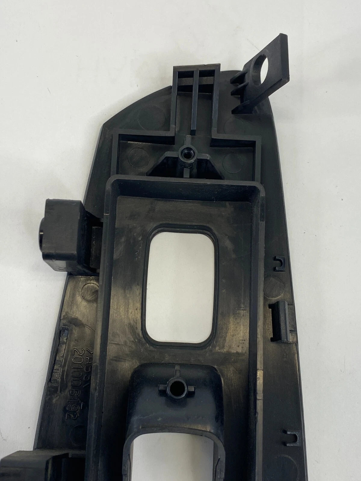 2010-2013 KIA FORTE FRONT RIGHT PASSENGER WINDOW SWITCH TRIM BEZEL 201006192
