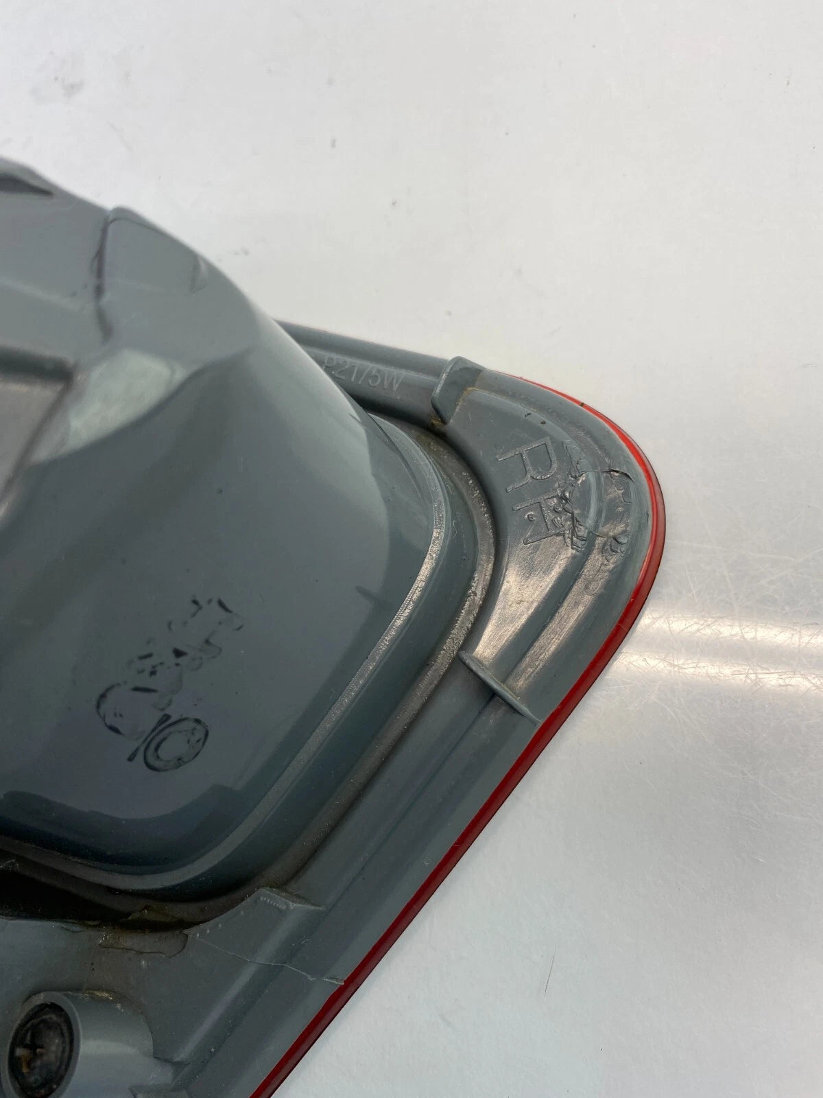 2010-2013 KIA FORTE SEDAN PASSENGER SIDE INNER TAIL LIGHT 92404-1M000 OEM