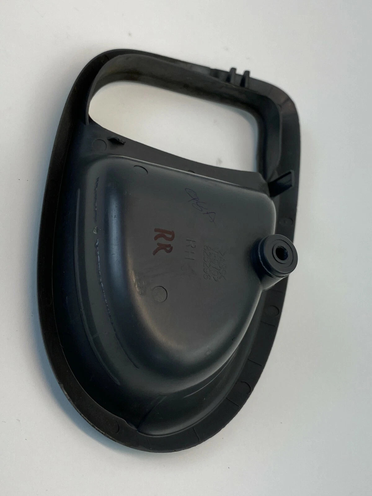 2002-2007 BUICK RENDEZVOUS REAR RIGHT SIDE INNER DOOR HANDLE BEZEL TRIM 825296