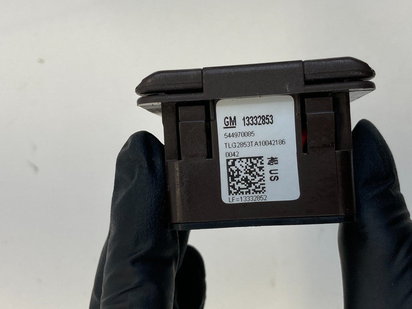 2011-2016 Buick Regal Center Console 120 Volt Power Outlet Receptacle 1333285