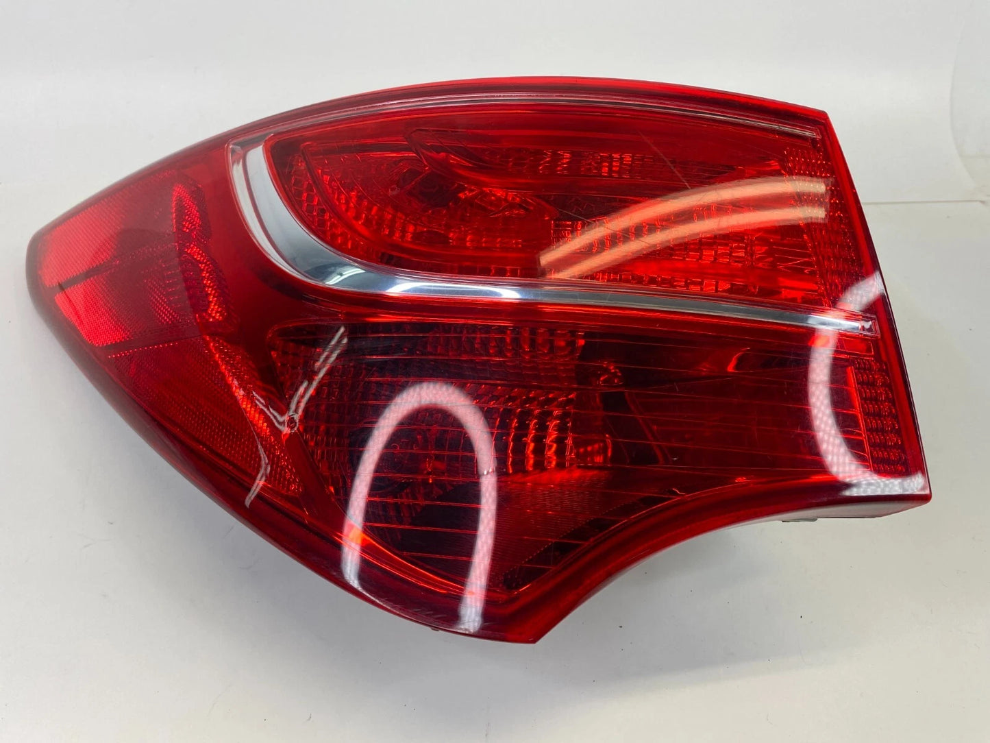 2013-2016 HYUNDAI SANTA FE SPORT REAR LEFT DRIVER OUTER TAIL LIGHT TAILLIGHT OEM