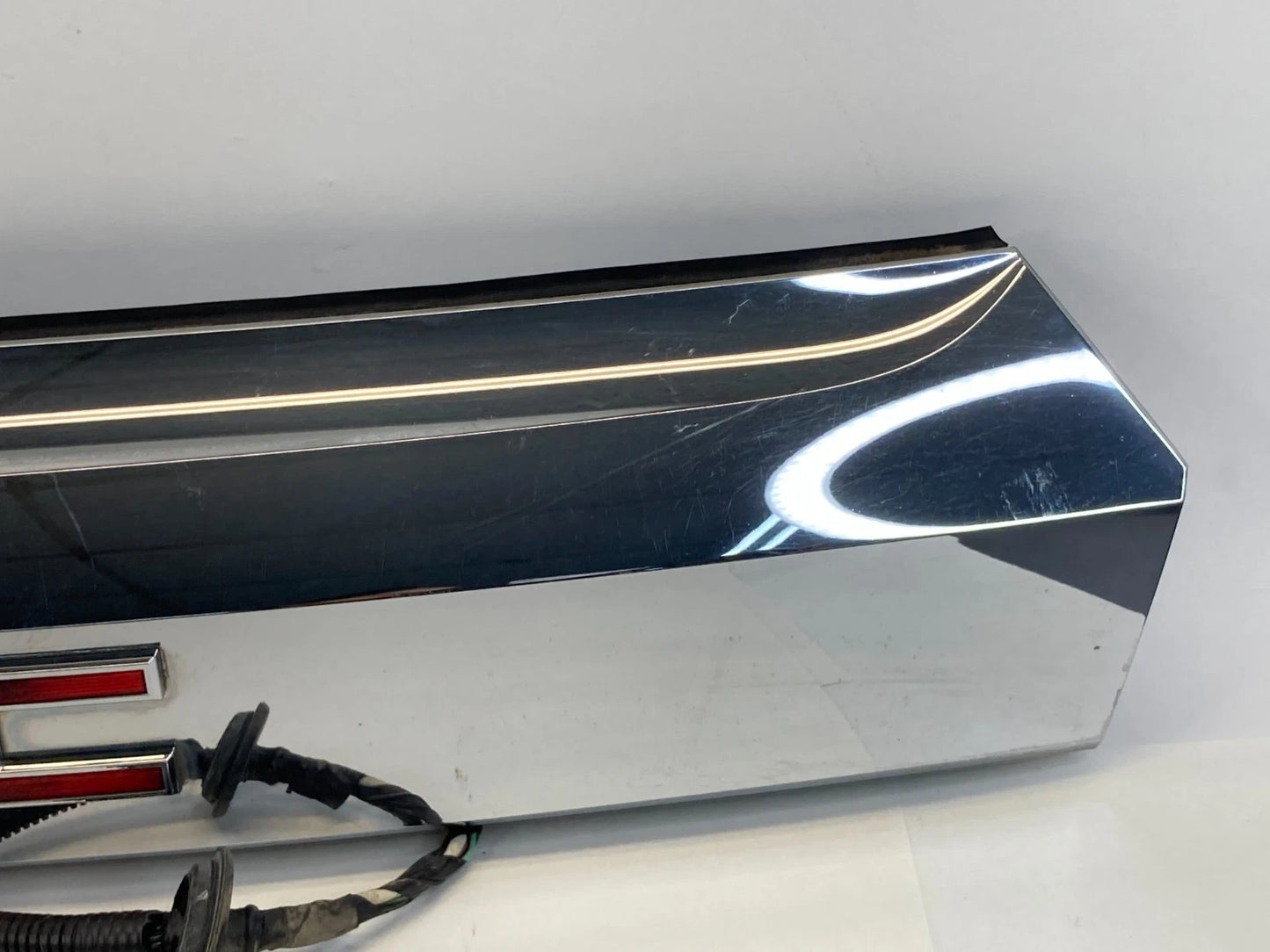 2010-2015 GMC TERRAIN TRUNK LID GARNISH LICENSE PLATE MOLDING BEZEL W/ CAMERA