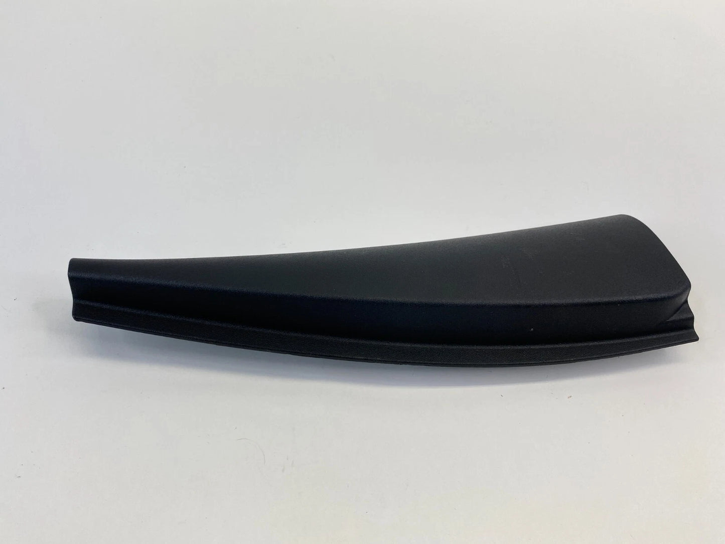 2009-2012 CHEVROLET TRAVERSE REAR LEFT DOOR INNER FRAME CORNER BEZEL 25852794