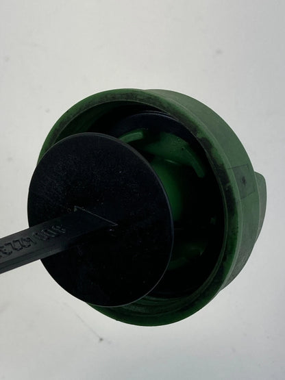 1998-2004 AUDI A6 QUATTRO POWER STEERING FLUID RESERVOIR LID CAP DIP STICK TOP