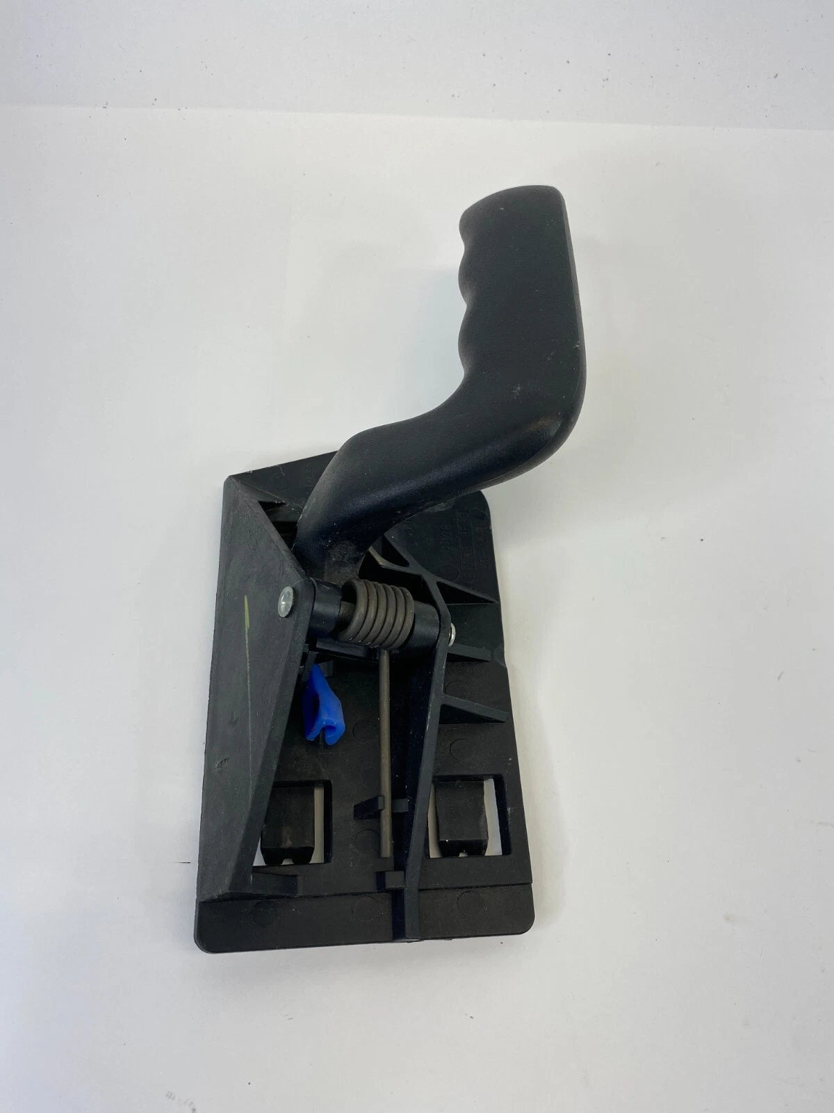2003-2006 CHEVROLET AVALANCHE SUV 4DR RIGHT PASSENGER DOOR INNER HANDLE 15186043
