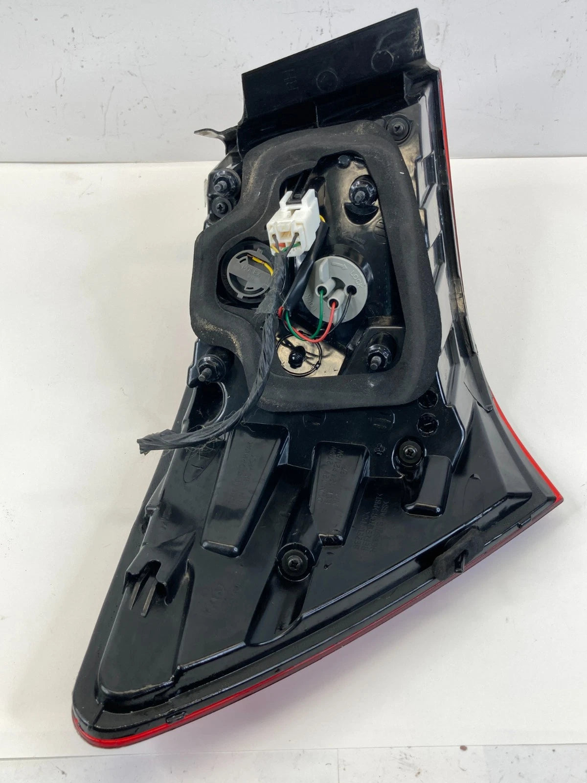 2012-2017 KIA RIO SEDAN REAR RIGHT PASSENGER OUTER TAILLIGHT LAMP 92402-1W0 OEM