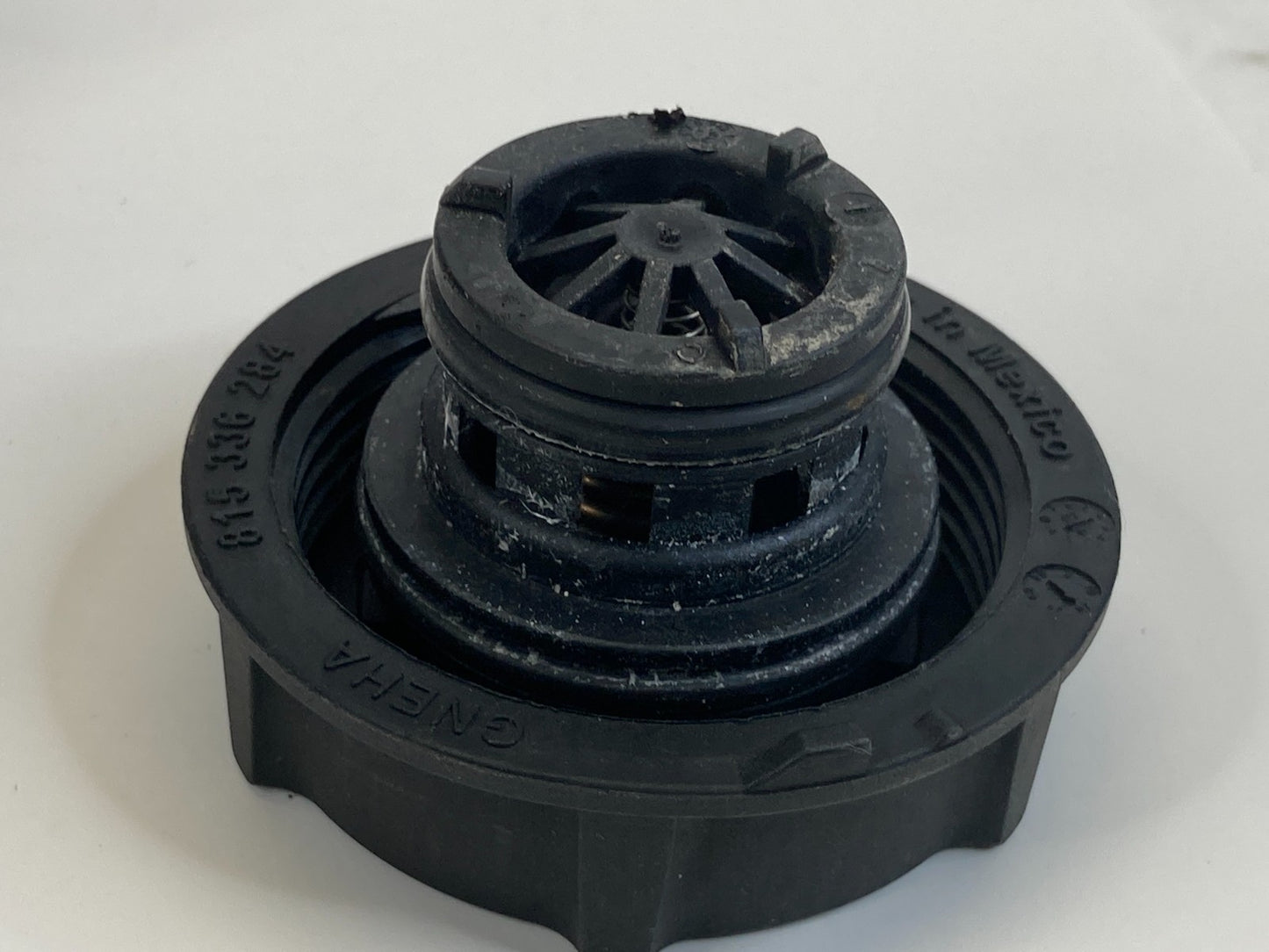 2013-2018 Ford C-Max Radiator Coolant Expansion Reservoir Tank Cap DG93-8101-AA