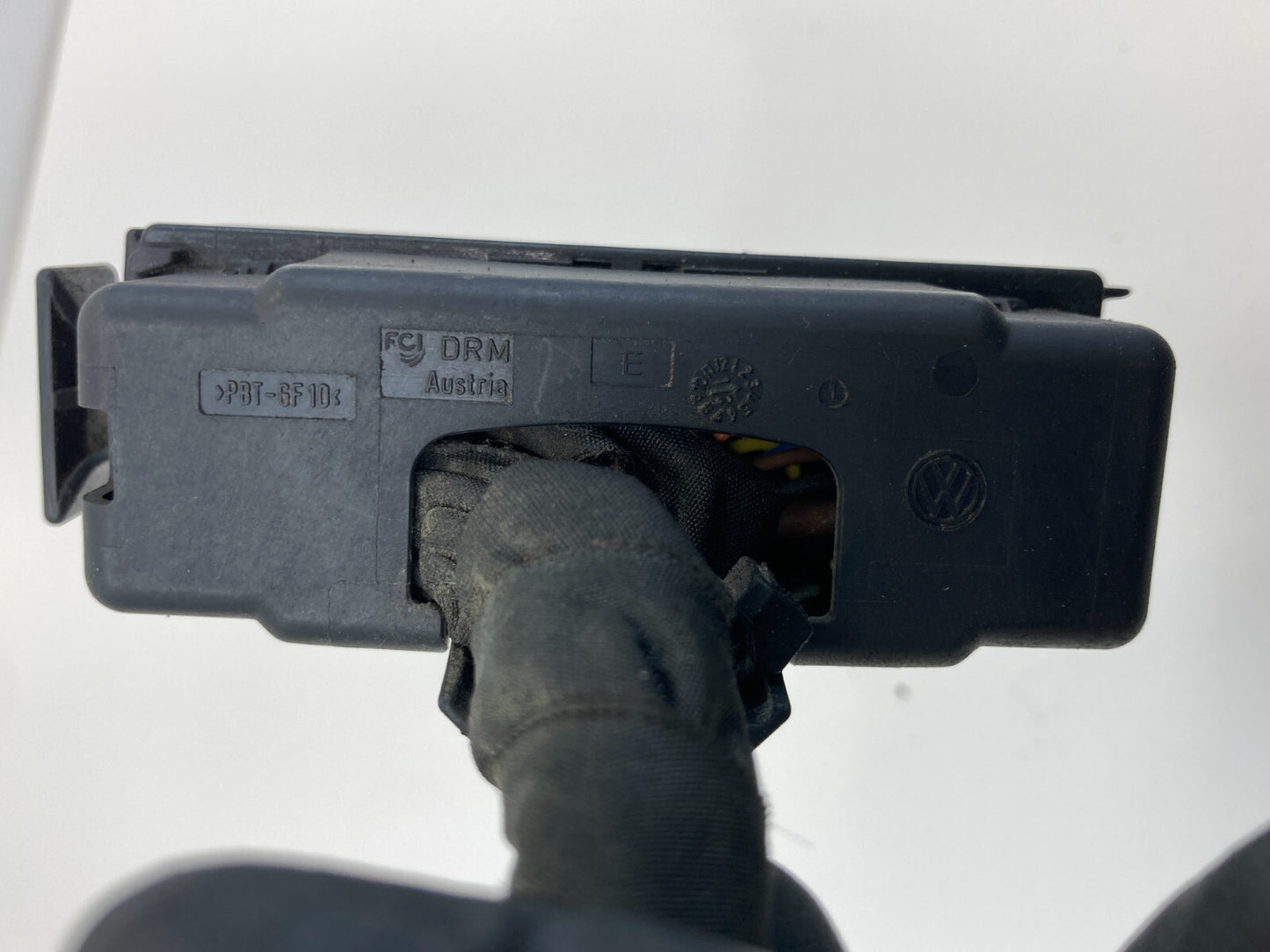 2011-2014 Volkswagen Touareg A/T 4WD ABS Anti Lock Brake Pump Plug Connector OEM